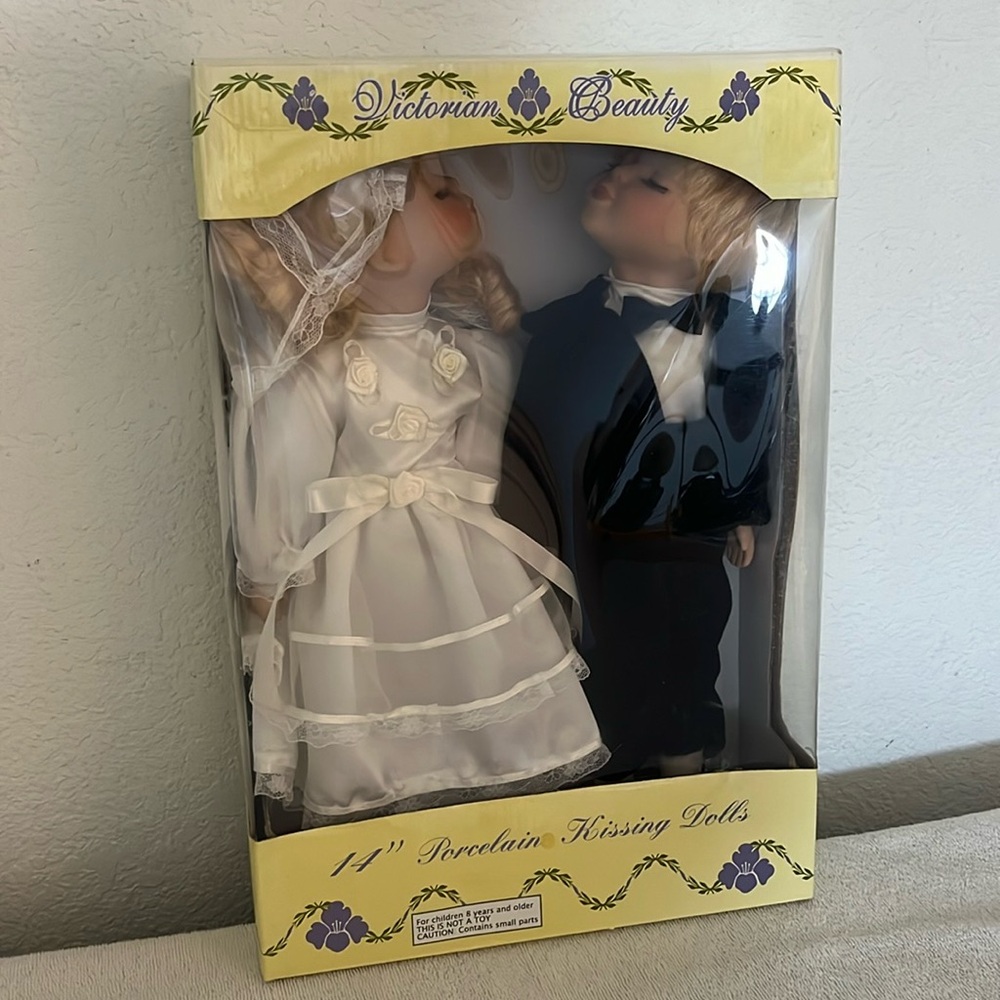 14” Porcelain Kissing Dolls